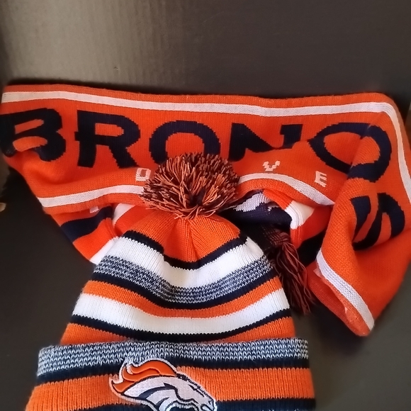 Denver Broncos Beanie And Scarf - Picture 1 of 2